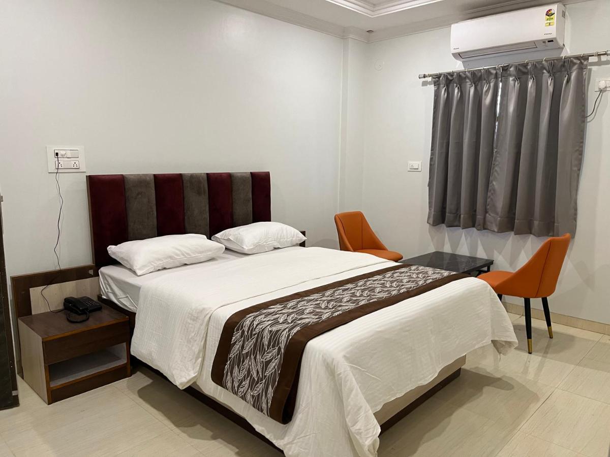 Hotel Jeet Paradise Phaltan Exterior photo
